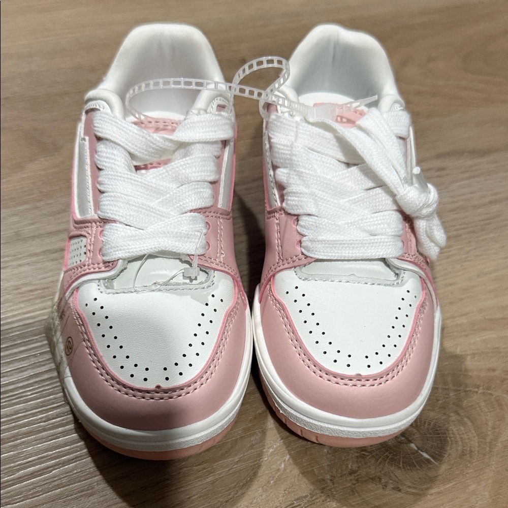 Link Kids Low-Top Sneakers in Pink and White